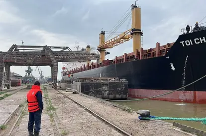 TOI Challenger berthed at Reni Elevator